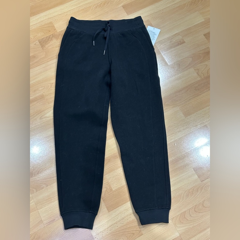 New Lululemon Scuba Jogger in Black